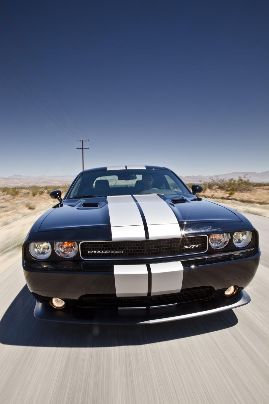  Dodge Challenger SRT8 392 2012 года  (фото 18 из 40)